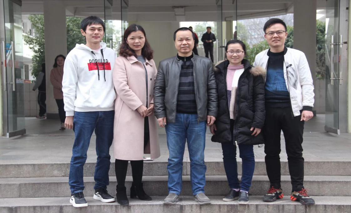 这里有一组硬核团队服务，等你领取 ——株洲市第十三中学信息技术学科教师