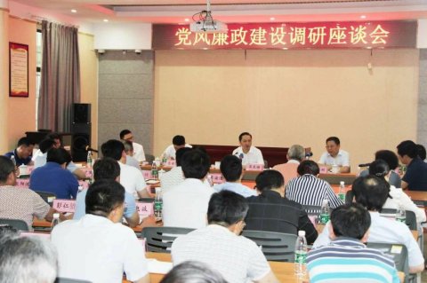 市十三中：传达学习市纪委书记吴巨培在教育系统