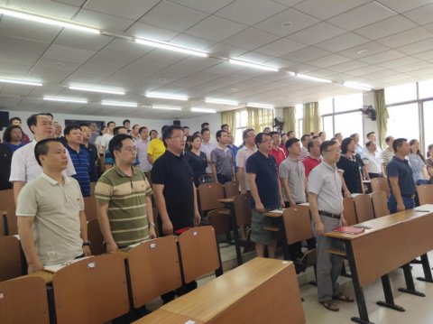<b>党建答题、扶贫帮困、文化建设--- 株洲市十三中的七一活动“套餐”与众不同</b>