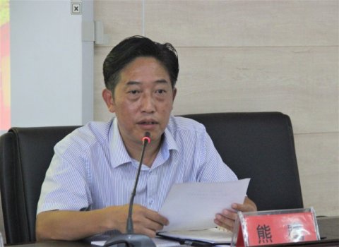 <b>庆祝党的生日、做铸魂育人先锋 ——市十三中隆重举行“七一”主题宣讲暨表</b>