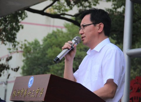 <b>为老师而歌 ----株洲市十三中校长孟祥忠在第36个教师节表彰大会上的颁奖词</b>