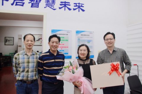 <b>岁月如歌，致敬芳华 ——记株洲市十三中彭映梅老师退休欢送会</b>