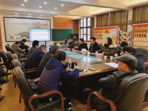 <b>市十三中召开第九届教职工代表大会第一次会议</b>