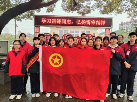 在学习中铭记，在奉献中传承 市十三中 “3.5”学雷锋志愿服务月系列活动（一