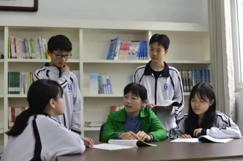<b>市十三中：株洲市政治学科带头人谈初三政治复习备考和初高中政治学习衔接</b>