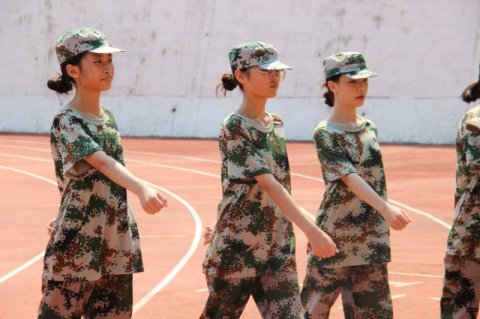 这，是市十三中年轻的“战士”