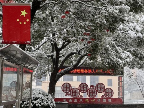 冬藏的好景，大雪的校园