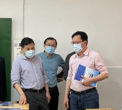 <b>春风送暖 | 株洲市教育局吴安浩局长深入市十三中调研</b>