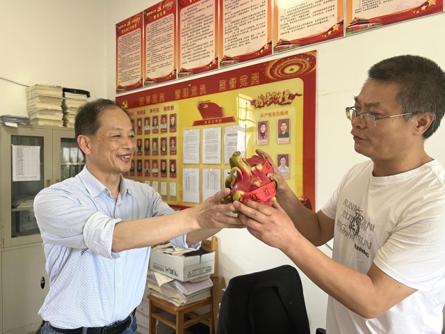 “苹”安 甜“密” 事“橙”圆满 必胜！ 火红的祝福送给高三师生