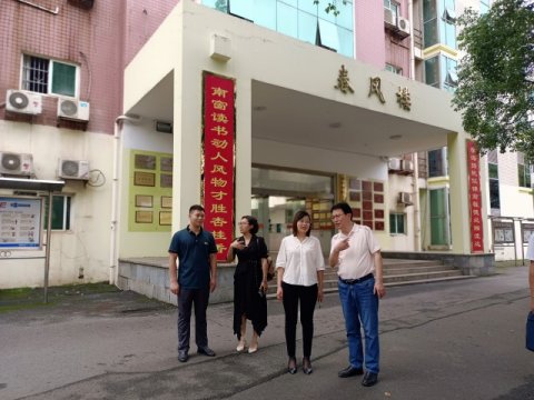 <b>市教育局副局长黄芳一行莅临十三中督查教育安全大检查“百日攻坚”行动落实</b>