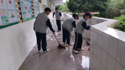 <b>感受劳动价值，成为勤劳的阳光少年</b>