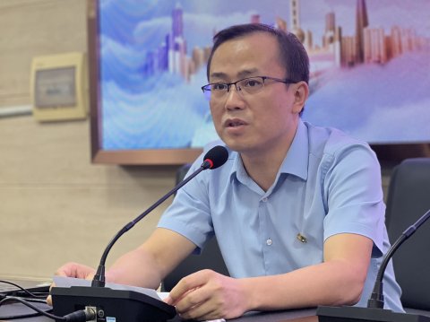 <b>喜迎二十大，奋进新征程 | 株洲市十三中召开全体党员大会</b>