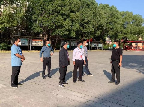 <b>株洲市政府二级巡视员周南洋一行来市十三中督查学校疫情防控工作</b>