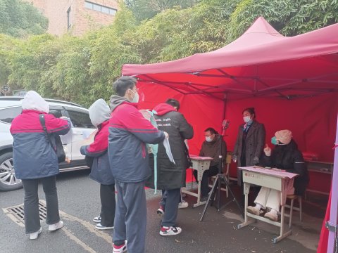 <b>“疫”后归来，重新起航——株洲市十三中高一高二年级部分学生今日复学复课</b>