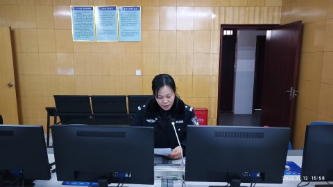 <b>与法同行，法润校园 ——株洲市十三中开展法制教育专题讲座</b>