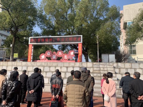 <b>传承雷锋精神，闪耀青春新时代：株洲市第十三中学开展学雷锋主题系列活动</b>