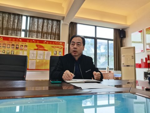 <b>家校合力，“育”见美好 ——株洲市十三中高二年级家长会</b>