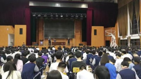 <b>红色传承，展望未来——记株洲市第十三中学2021级高二年级春季广州研学之旅</b>