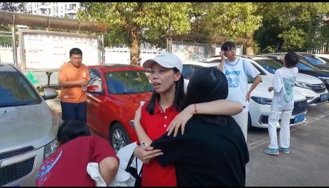 <b>株洲市十三中：美好师生，温馨高考</b>