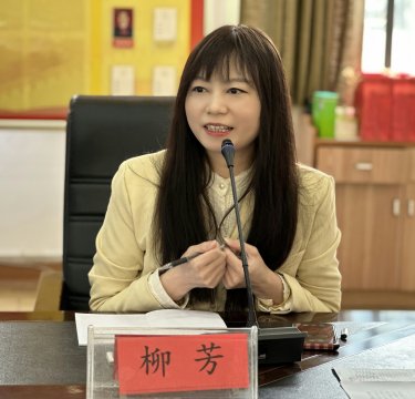 <b>新相遇，一起“育”见美好——记十三中青年教师培训会</b>