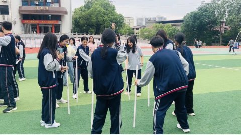 <b>相“愈”润心，心向阳春——株洲市十三中开展5·20师生心理健康游园会活动</b>