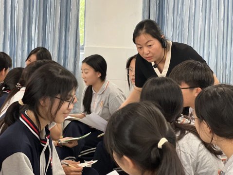 <b>“育”见美好，“慧”做班主任——市十三中青年教师参加班主任专题培训</b>