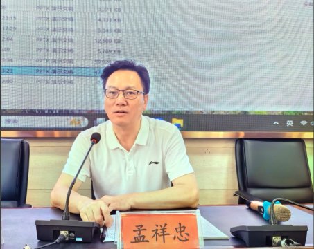 <b>知名教授引领市十三中开启秋季开学校本培训</b>