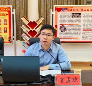 <b>“成长永远在路上”——官孟琼高中语文工作室开展青年教师专项研修活动</b>