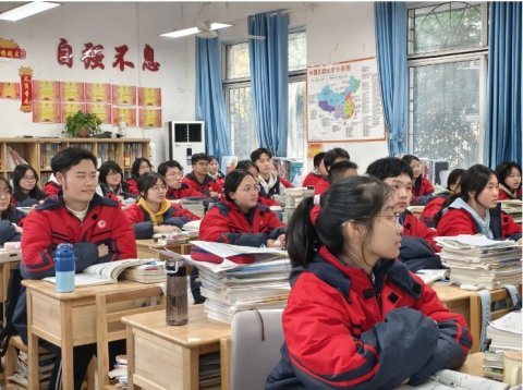 <b>学习“新思想”，青春勇担当|株洲市十三中党委深入推进“习近平新时代中国</b>