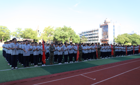 <b>飒爽英姿展风采，热血青春正启航 ——株洲市第十三中学2025级高一军训圆满结</b>