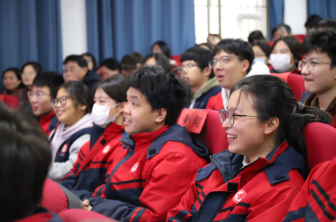 <b>市十三中的课堂唱响《烛光里的妈妈》</b>